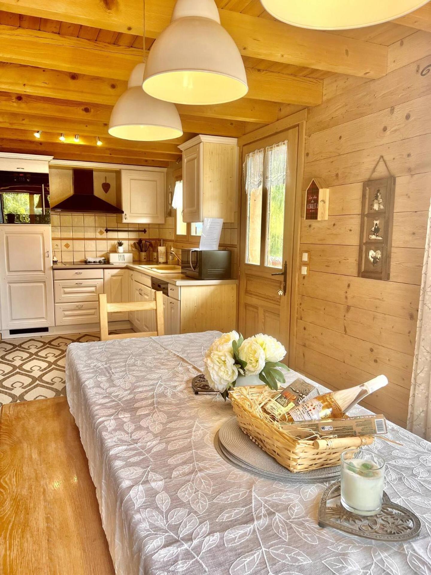 Charming Family Chalet For 8 People, With Private Hot Tub Les Clefs Экстерьер фото