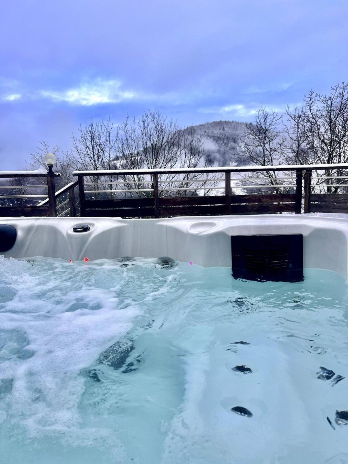 Charming Family Chalet For 8 People, With Private Hot Tub Les Clefs Экстерьер фото
